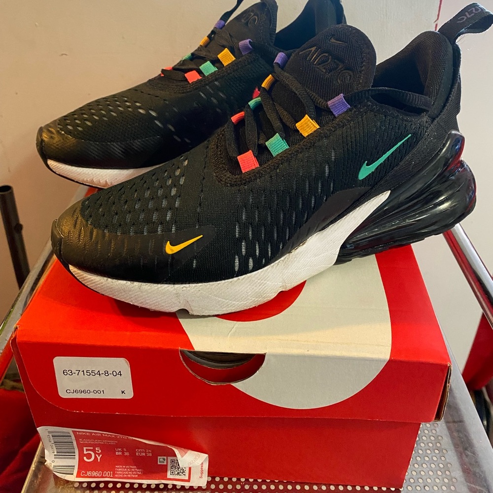 Grade School Nike Air Max 270